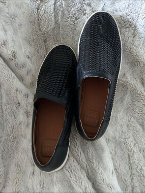 Kaari Blue Black Woven Slip-On Sneakers